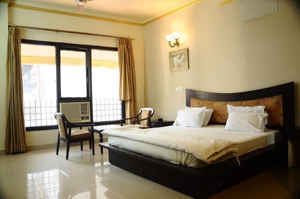 Hotel Downtown Suites Amritsar Exterior foto